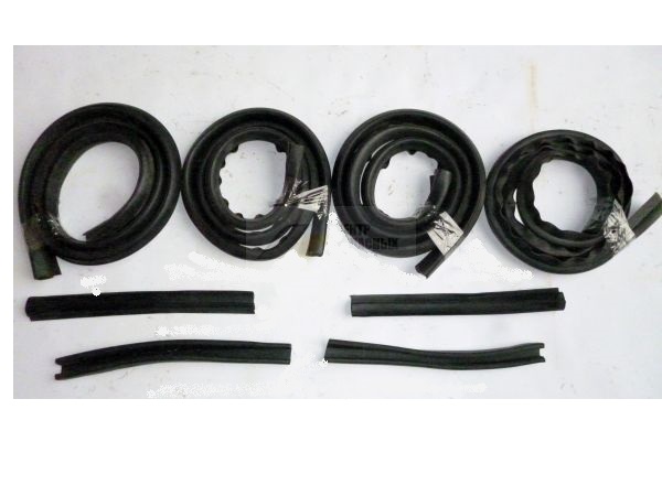 Уплотнитель двери ПАЗ (пассажирской) к-т 8шт. СЗРТ