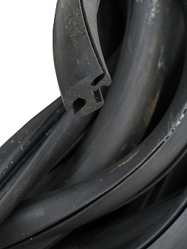 Уплотнитель стекла (пассаж. двери) ПАЗ б/нар СЗРТ