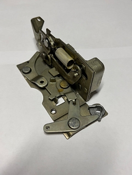 Замок двери левый