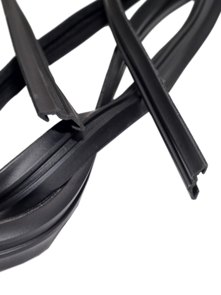 Уплотнитель стекла (бокового) подвижного Г-ль БРТ