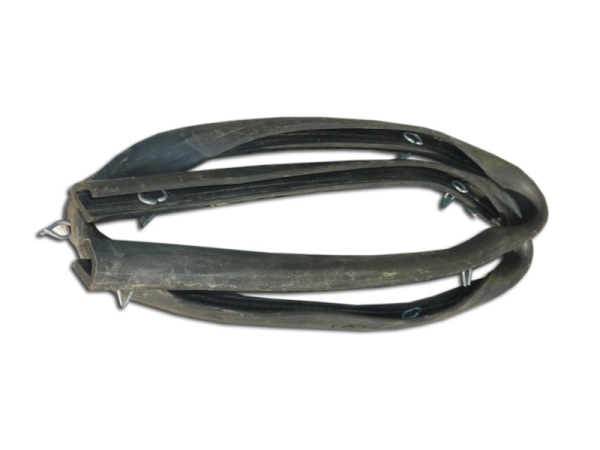 Уплотнитель капота Волга (в сборе)