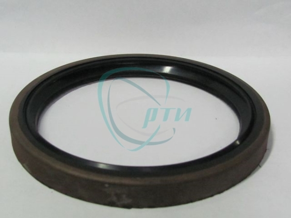 Сальник ступицы (задн.) КамАЗ 142х168х16 (в обойме)