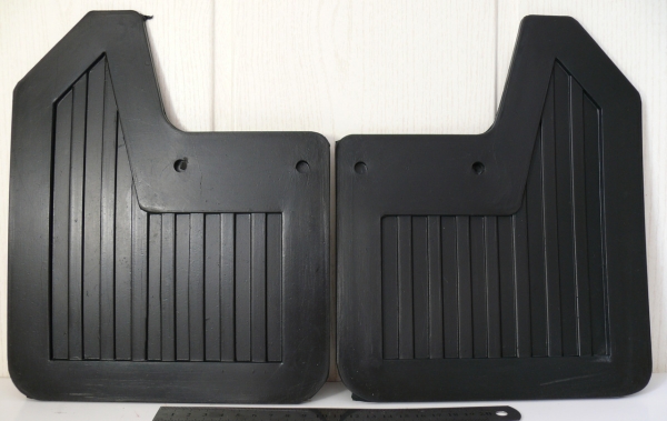 Фартук брызговика 2121 пер. колеса (Брызговики 2121-8404310; 2121-8404311 к-т 2 шт. с креп.)