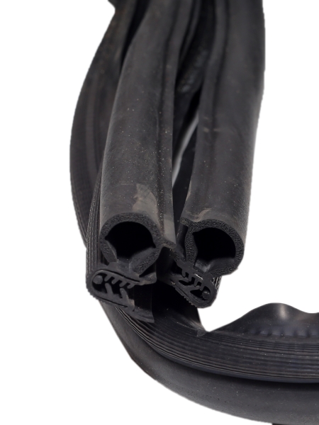 Уплотнитель проема двери 2110-12 перед. правый Уралэластотехника