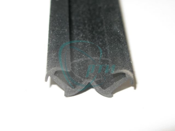 Уплотнитель стекла 2105 (опускного) перед. (бархотка) БРТ