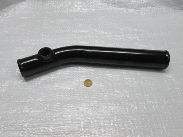 Патрубок радиатора подводящий металл. ГАЗ-2217 под датчик (1-изгиб) d-38х305