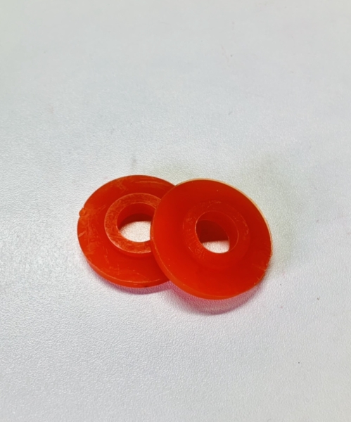 Прокладка амортизатора кабины (втулка-проставка) МАЗ красный (полиуретан)