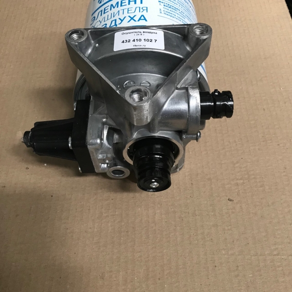 яяОсушитель воздуха 24V ( без поводка ) МАЗ, КАМАЗ, MAN, IVECO, DAF