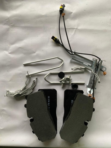 Колодки дискового тормоза на Газон Next,ПАЗ Вектор Next / в комплекте: Пружин-6шт+монтажный болт-2шт