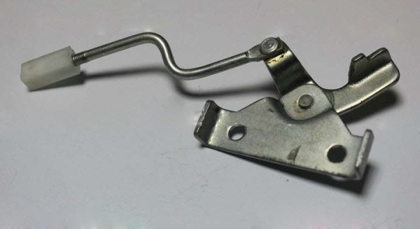 Кронштейн рычага привода наружной ручки