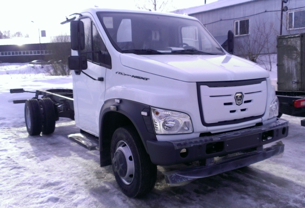 Решетка радиатора Газон NEXT (щит-утеплитель белый)