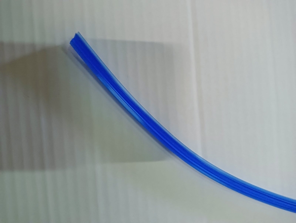 Лента щетки стеклоочистителя универсальная ПТП силик. син.