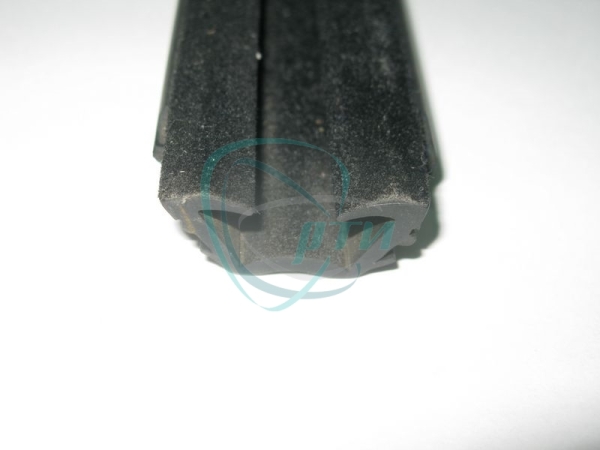 Уплотнитель стекла 2108 (опускного) правый БРТ