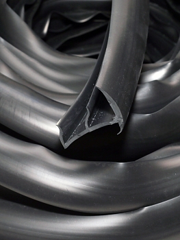 Уплотнитель двери изотерм. кузова 2-х лепестк. Обнинск