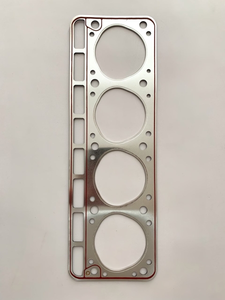 Прокладка головки блока 402 (круглые отверстия) усилена (обложена) металлом под Г-БЦМ