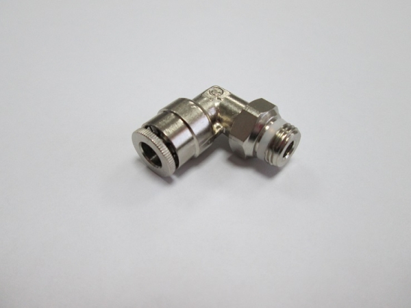 Фитинг металл. 6-М8х1 (угловой)