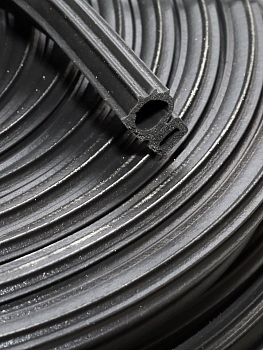 Уплотнитель двери (мягкий) В-га Уралэластотехника