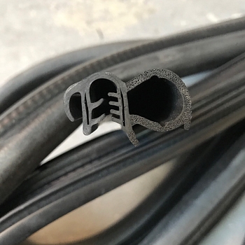 Уплотнитель проема двери Г-ль NEXT ЦМФ сдвижной /6 м/ Уралэластотехника