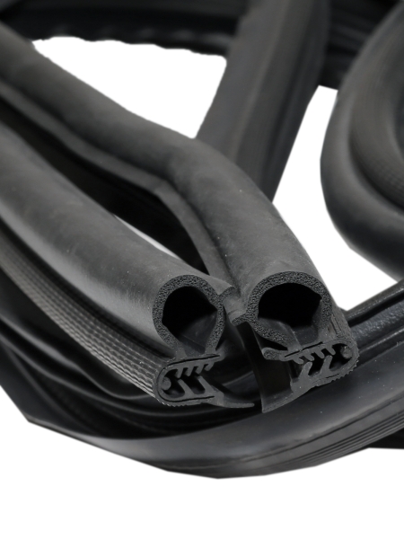 Уплотнитель проема двери УАЗ-3163 задней (4,8 метра) Уралэластотехника