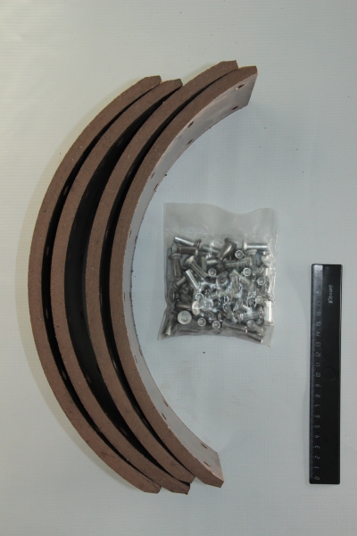 Накладки тормозные Урал с заклепками сверленые в индивидуальной упаковке (к-т 4 шт.) св. с заклепкам