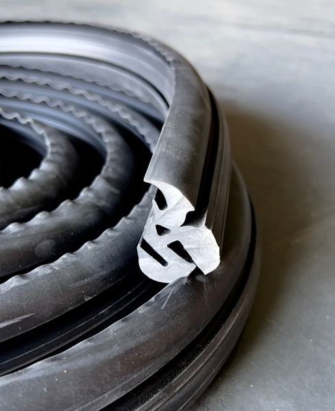 44 Уплотнитель стекла (лобового) ПАЗ нестыкованный ТЗПИ